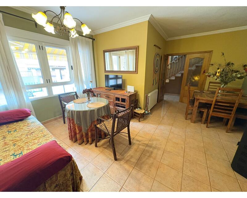 4 bedroom Townhouse for sale