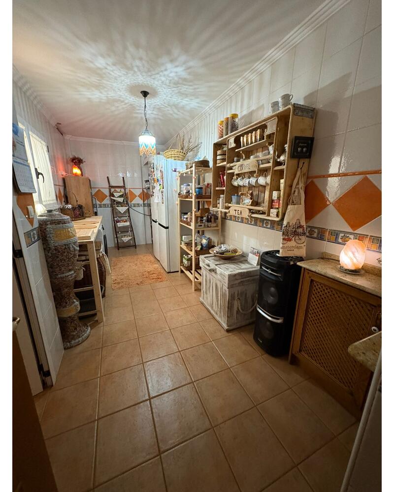 4 bedroom Townhouse for sale