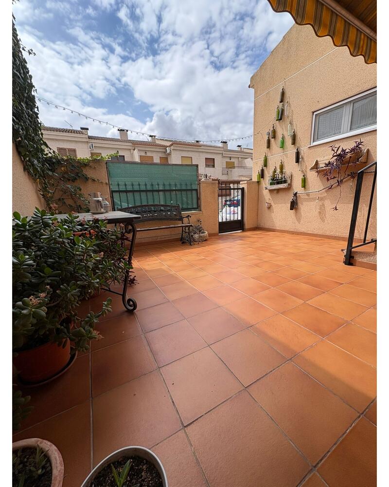 4 bedroom Townhouse for sale