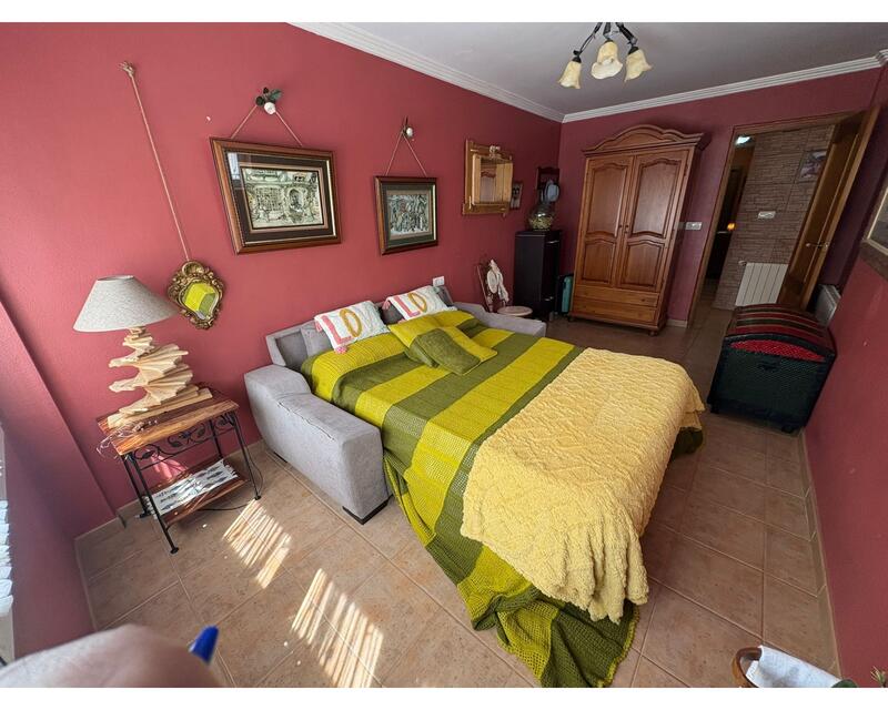 4 bedroom Townhouse for sale