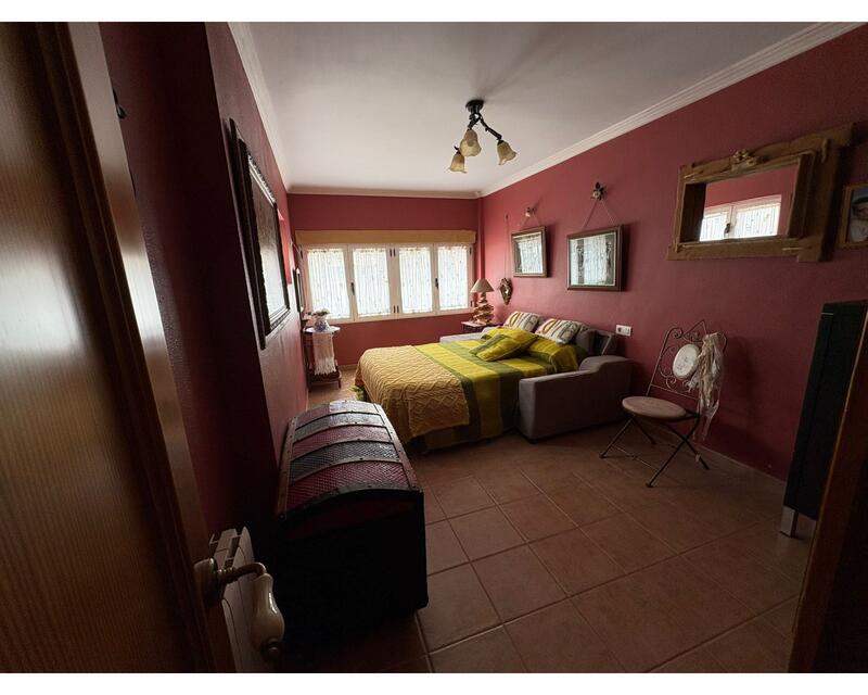 4 bedroom Townhouse for sale