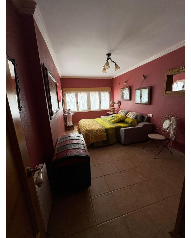 4 bedroom Townhouse for sale