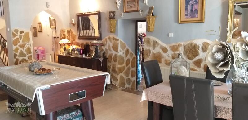 8 bedroom Country House for sale