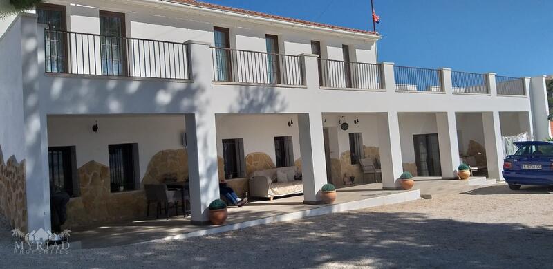 8 bedroom Country House for sale