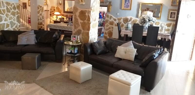 8 bedroom Country House for sale