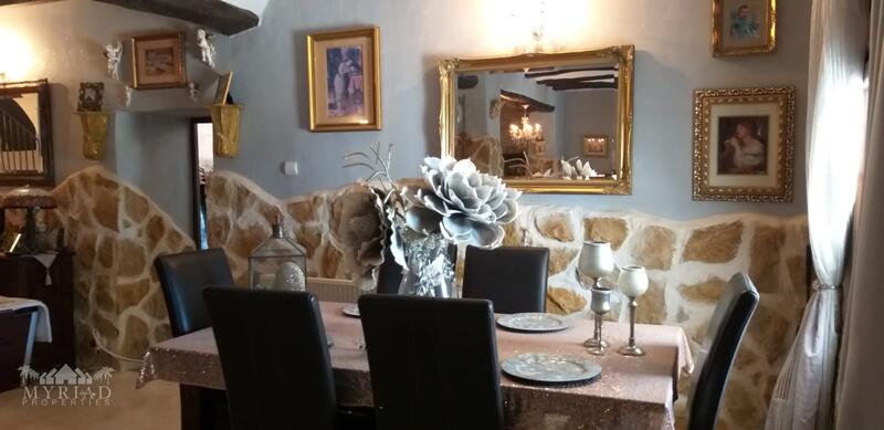 8 bedroom Country House for sale
