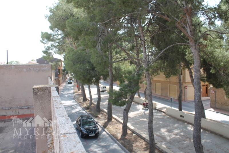 5 bedroom Townhouse for sale