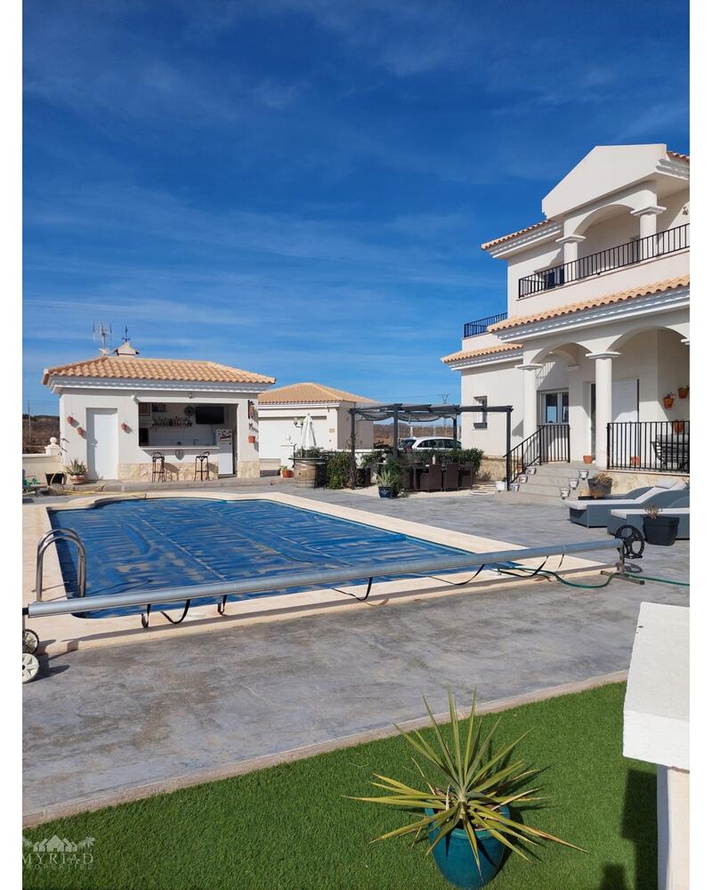 Villa til salg i Pinoso, Alicante