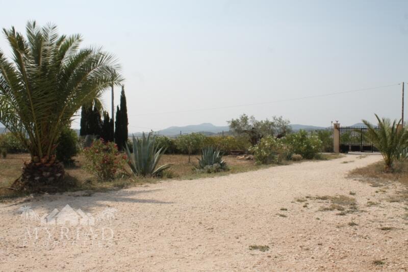 4 bedroom Country House for sale