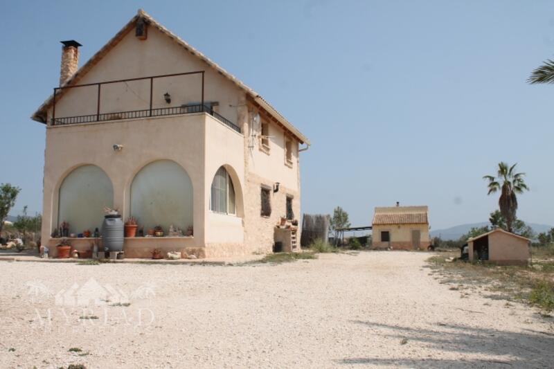4 bedroom Country House for sale