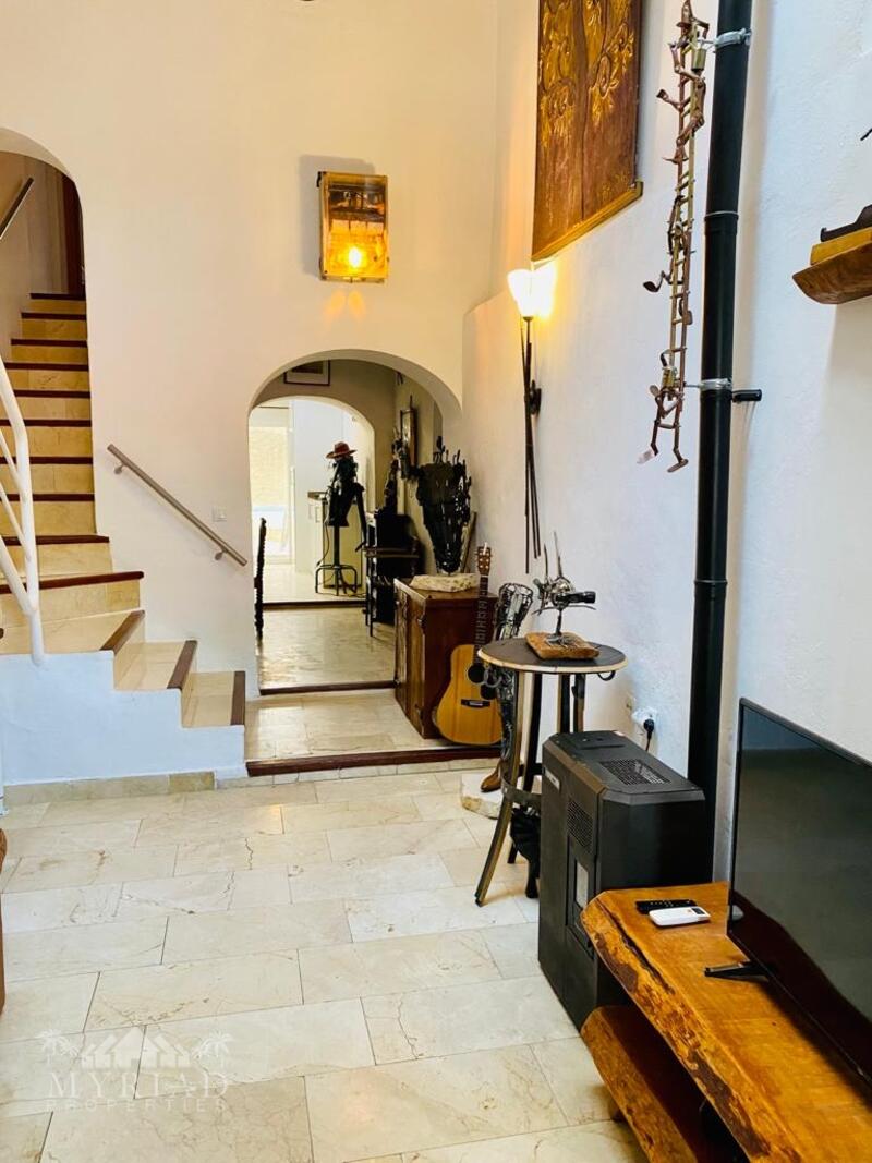 3 bedroom Townhouse for sale