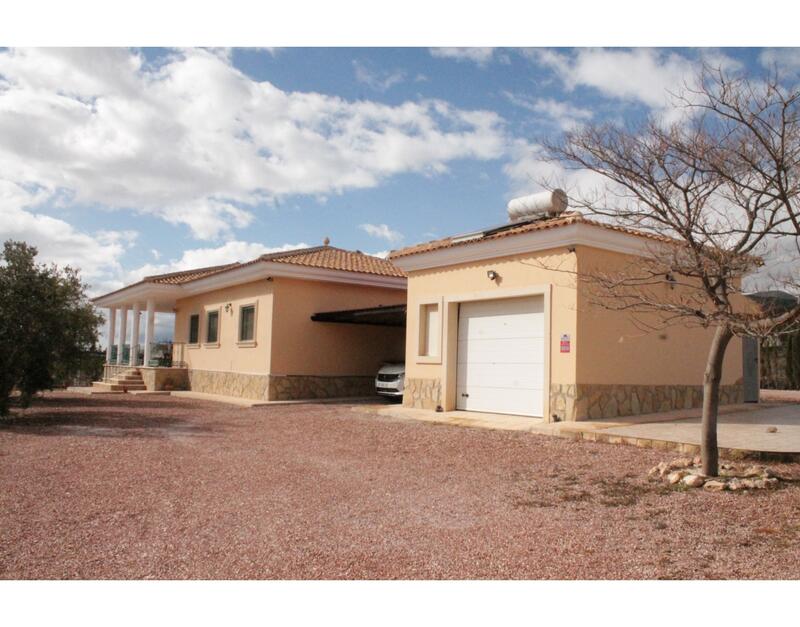 Villa for sale in Casas de Ibañez, Murcia
