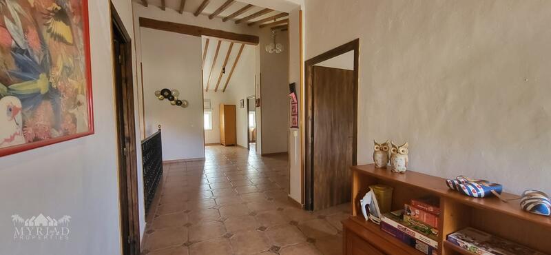 5 bedroom Country House for sale