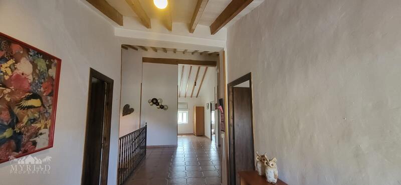 5 bedroom Country House for sale
