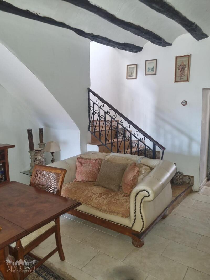 6 bedroom Country House for sale