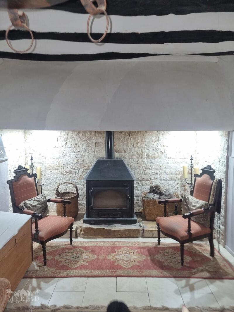 6 bedroom Country House for sale