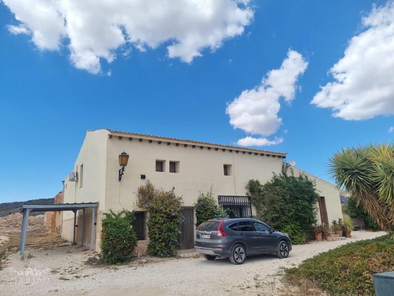 6 bedroom Country House for sale