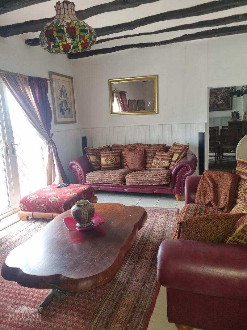 6 bedroom Country House for sale