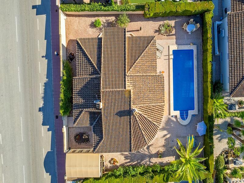 4 спальная комната вилла продается