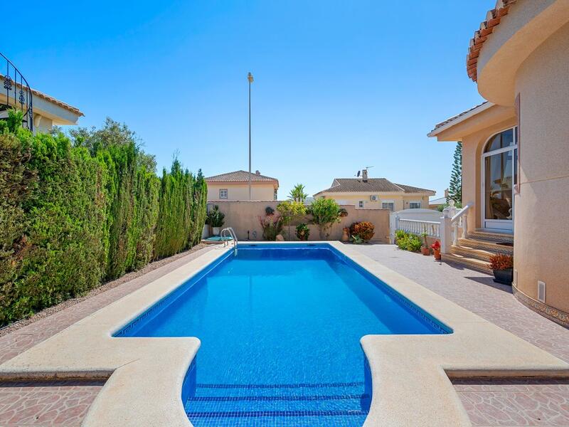 4 Cuarto Villa en venta