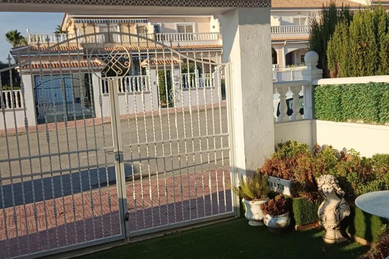 2 bedroom Townhouse for sale