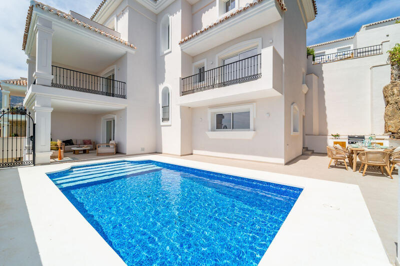 Villa for sale in Fuengirola, Málaga
