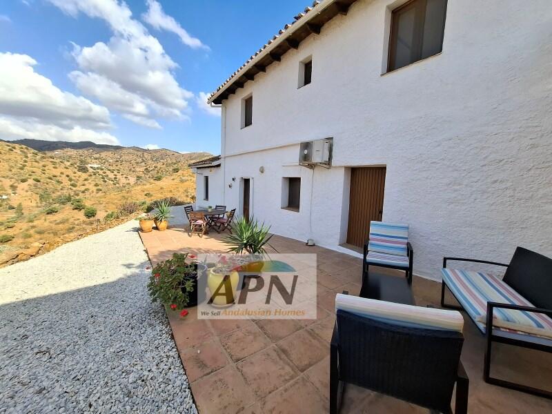 3 bedroom Country House for sale