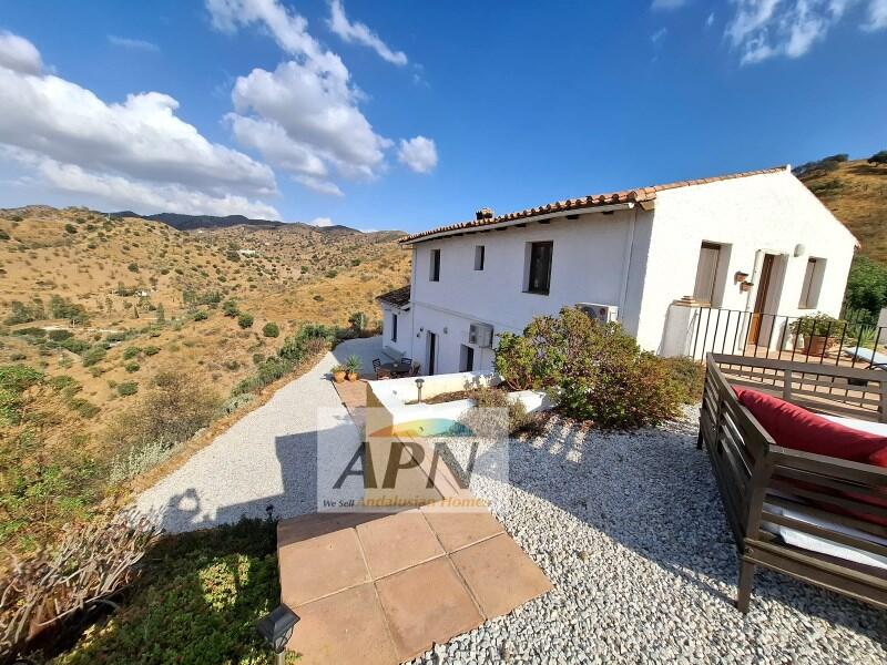 3 bedroom Country House for sale