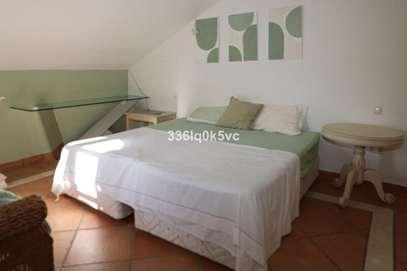 4 slaapkamer Gezinswoning Te koop