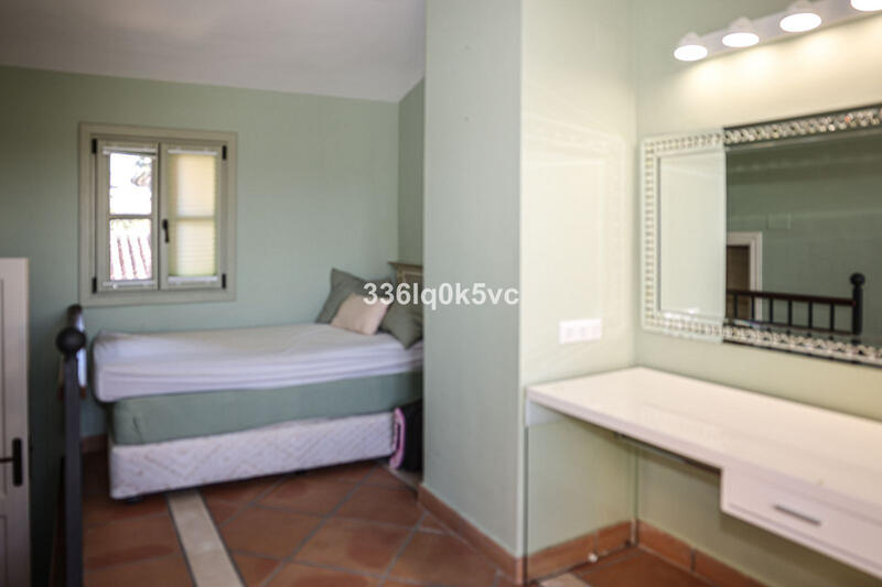 4 slaapkamer Gezinswoning Te koop