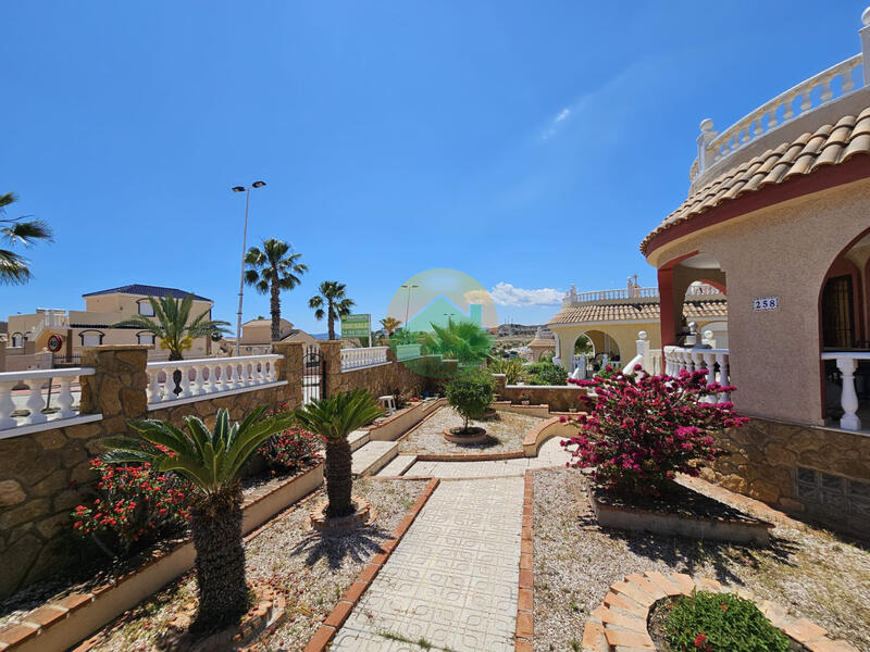 3 Cuarto Villa en venta