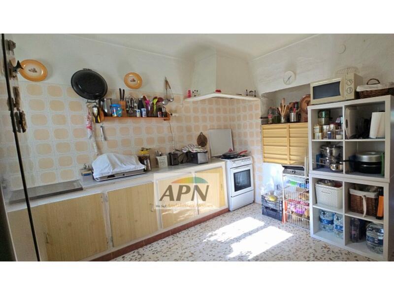 6 bedroom Country House for sale