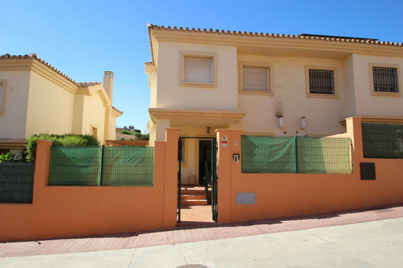 3 bedroom Townhouse for sale