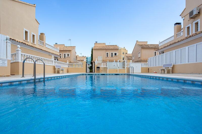 Villa til salgs i Guardamar del Segura, Alicante