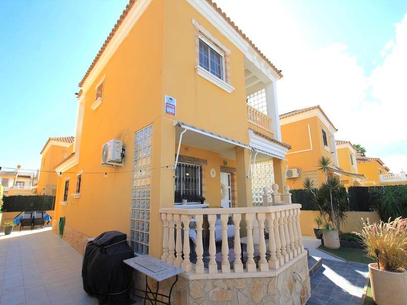 3 Cuarto Villa en venta