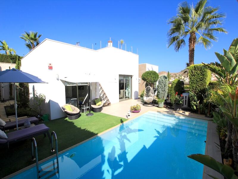 Villa til salgs i Benijófar, Alicante