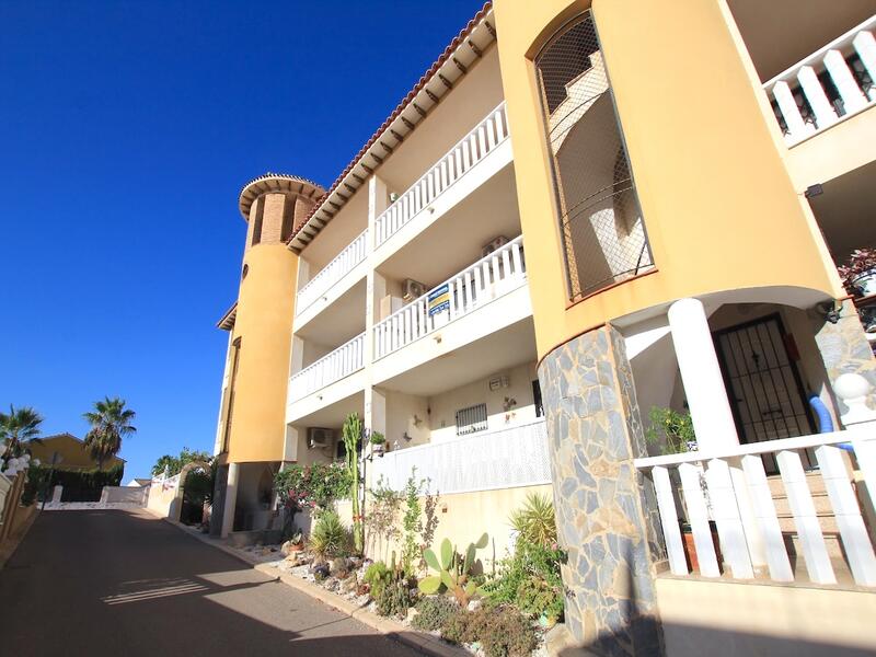 Apartamento en venta en Villamartin, Alicante