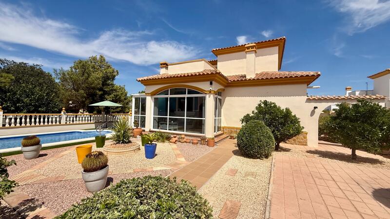 3 Schlafzimmer Villa zu verkaufen 3 Schlafzimmer Villa zu verkaufen