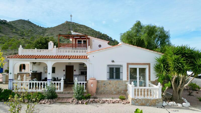 4 Schlafzimmer Landhaus zu verkaufen 4 Schlafzimmer Landhaus zu verkaufen