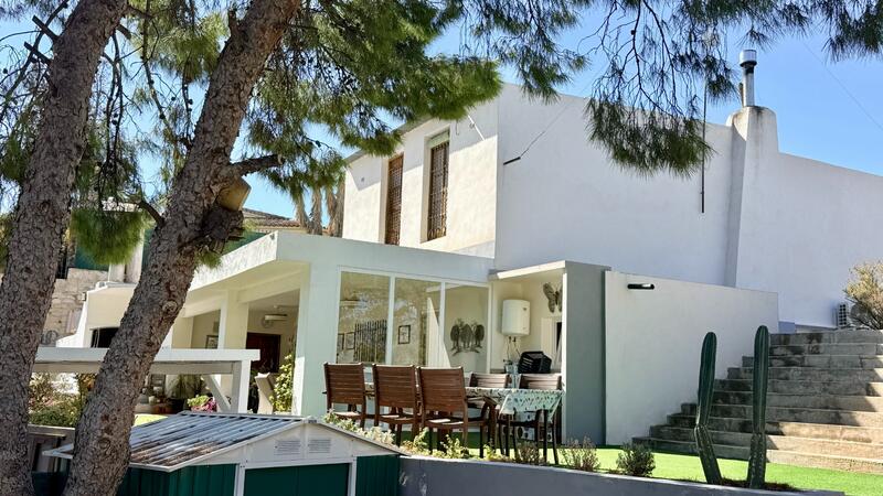 4 slaapkamer Villa Te koop 4 slaapkamer Villa Te koop