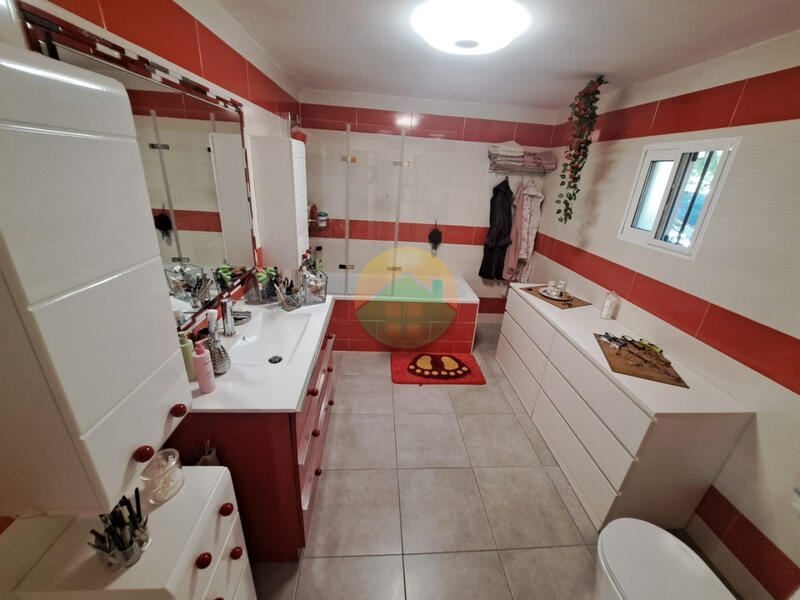 3 bedroom Townhouse for sale