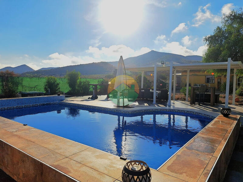 3 bedroom Townhouse for sale