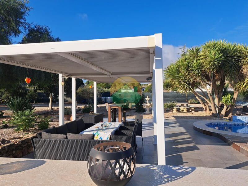 3 bedroom Townhouse for sale