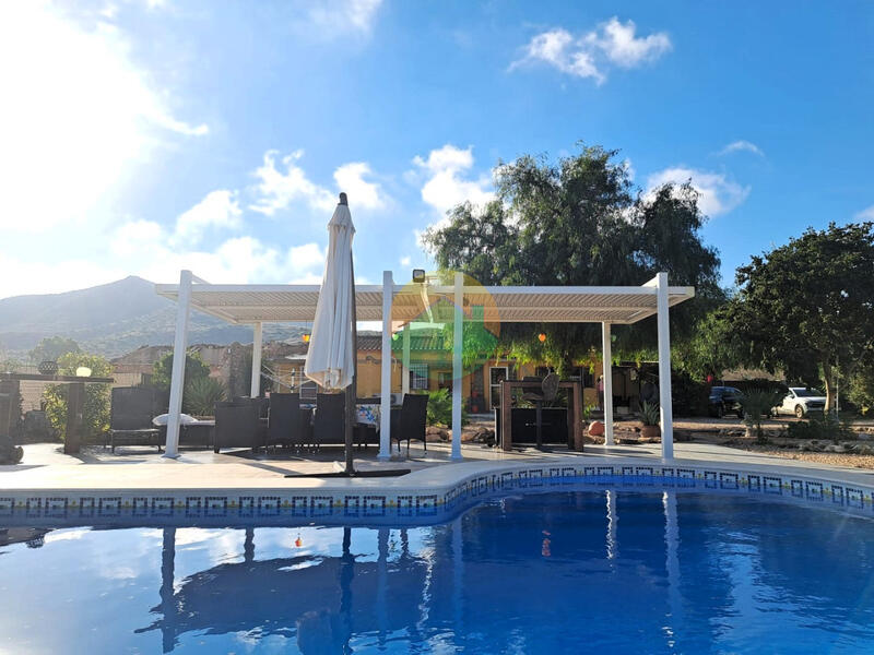 3 bedroom Townhouse for sale