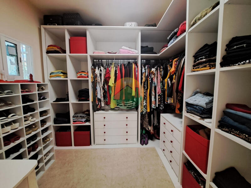 3 bedroom Townhouse for sale