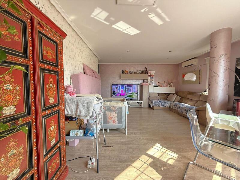 3 bedroom Apartment for sale