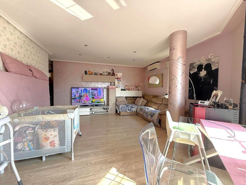 3 bedroom Apartment for sale