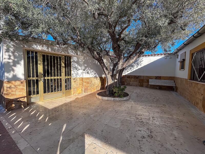 4 bedroom Country House for sale