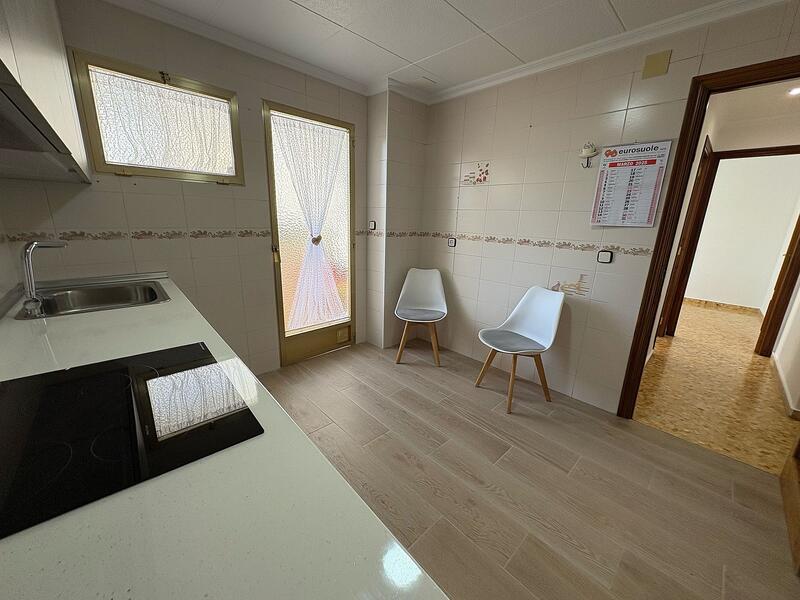 4 bedroom Apartment for sale