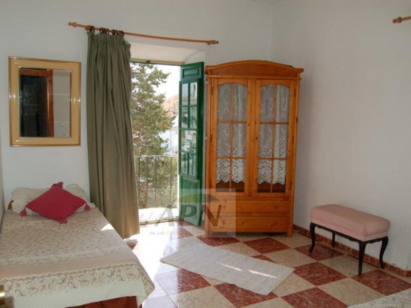 14 bedroom Townhouse for sale